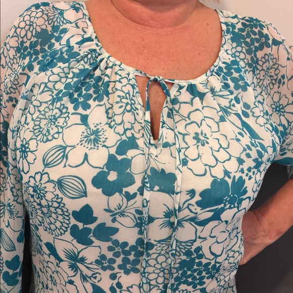 Peck & peck. Cute white with turquoise blouse - Picture 2 of 5